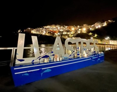 Nuevas letras gigantes LLASTRES ya lucen en el puerto: un nuevo punto icónico para miles de visitantes