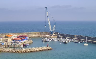 La cámara de Lastres permite seguir en directo las mejoras en el puerto
